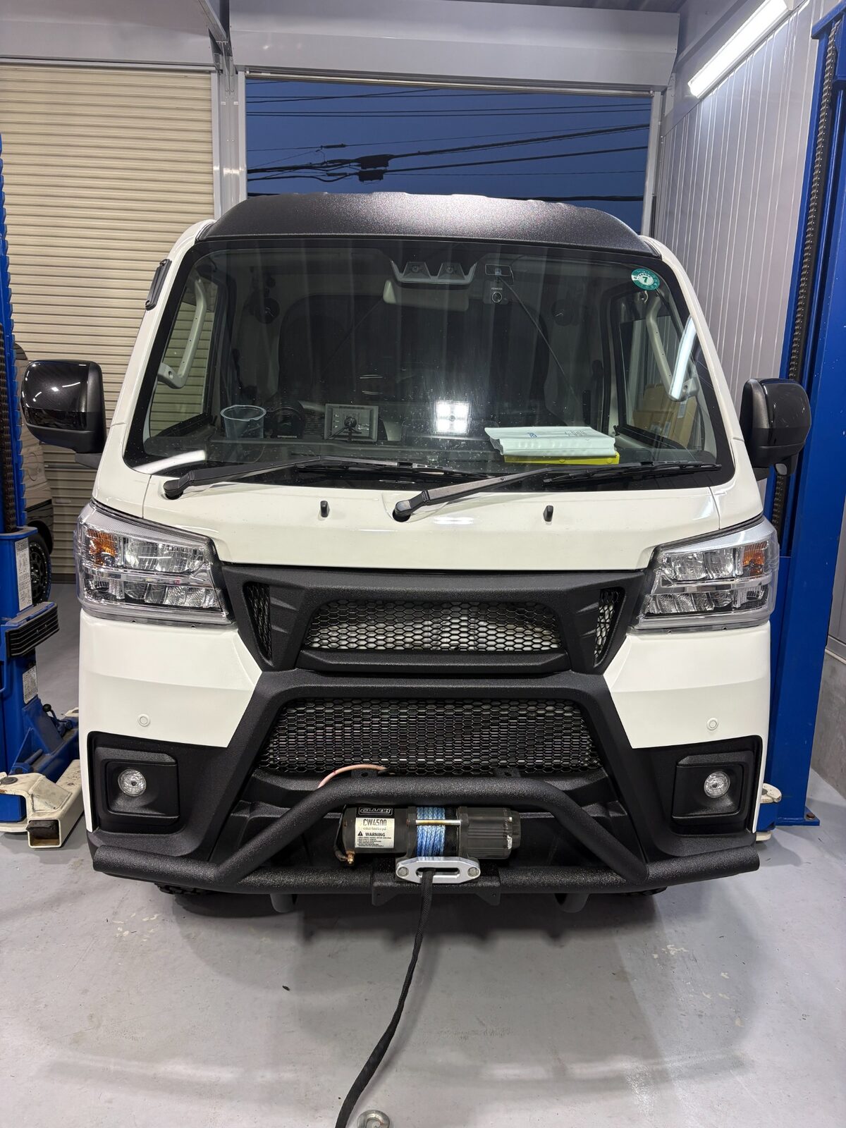FRPエアロバンパーとウィンチを装着したハイゼットジャンボ